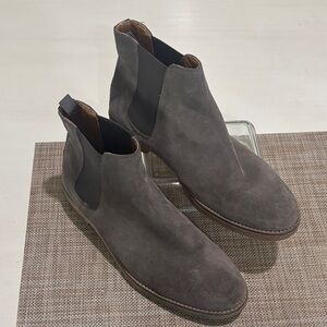 Zara gray suede Chelsea Boots with gum soles. Men 9. Excellent condition. Sharp!